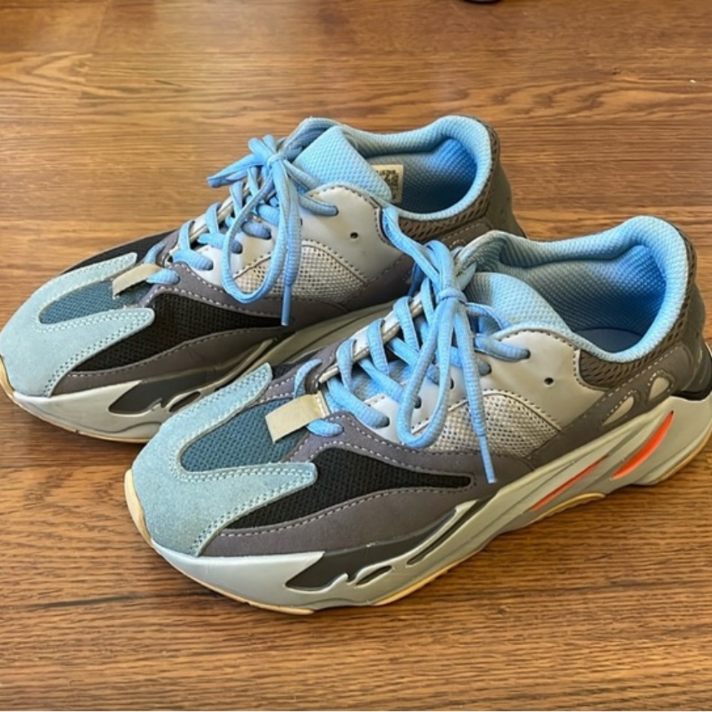 YEEZY BOOST 700 CARBON BLUE